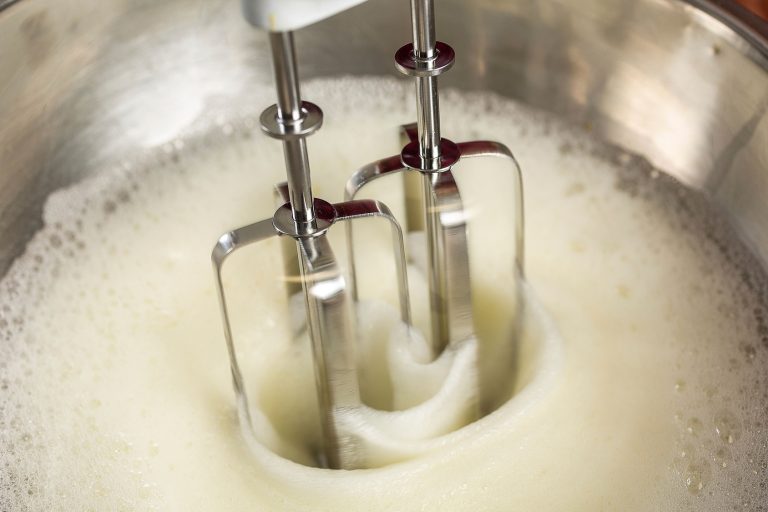 Blooming Buttercream (Handmixer Method)